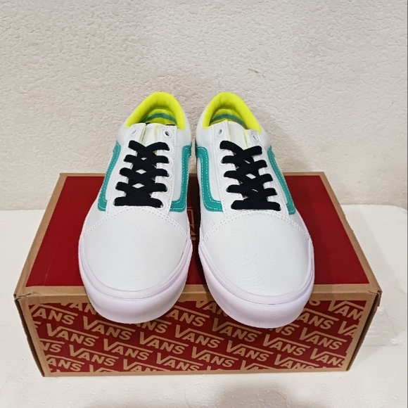 Vans - Picture 2 of 4